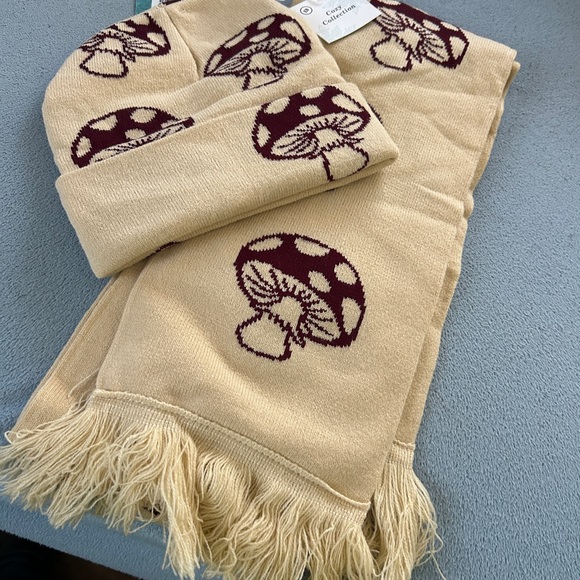 Mushroom Patterned Beige Scarf - Picture 1 of 3